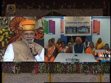 घरं बनलं, मग मिठाई का नाही पाठवली, मोदींच्या प्रश्नावर महिला म्हणाली नंदुरबारला या सर!