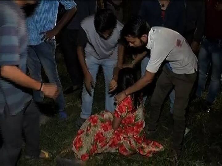 अपघात नेमका कसा झाला याबाबत अद्याप कोणतीही माहिती समोर आलेली नाही. पण उत्सवाच्या वेळीच एक मोठी दुर्घटना घडली आहे. 