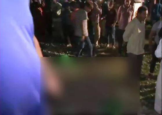 कार्यक्रम सुरु असतानाच अचानक रेल्वे आली आणि रुळावर उभे असलेल्या लोकांना उडवलं. मृतांचा आकडा मोठा असण्याची भीती व्यक्त केली जात आहे.