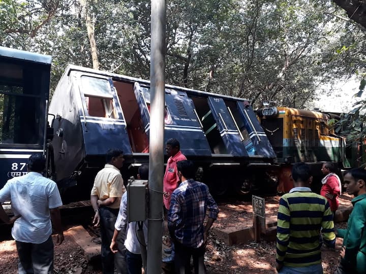 एकीकडे आकर्षक एसी डबे, नवे डबे आणण्याची गोष्ट मध्य रेल्वे करत आहे. परंतू आधी आहे ती गाडी सुरक्षित चालत नाही याचा विचार करण्याची वेळ आली आहे. या घटनेमुळे प्रवाशांच्या सुरक्षिततेचा प्रश्न निर्माण झाला आहे.