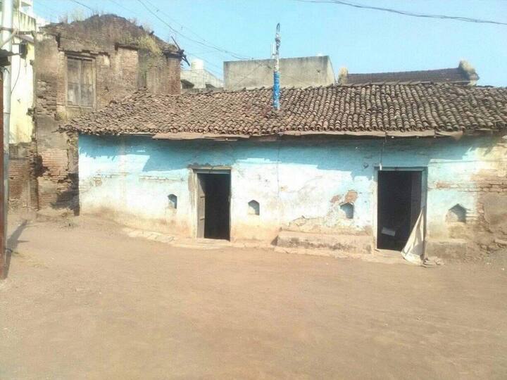 अमरावतीमध्ये राज ठाकरेंनी त्यांचे आजोबा प्रबोधनकार ठाकरे यांनी काही काळ निवास केलेल्या परतवाडा येथील घराला भेट दिली. 