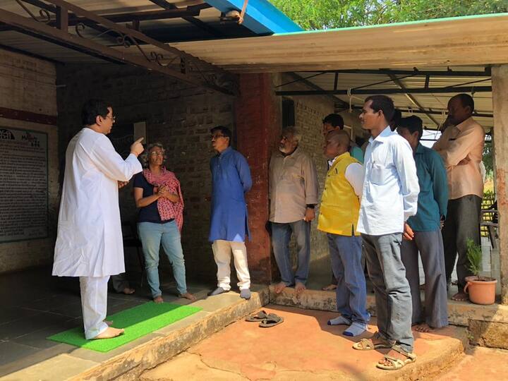 मेळघाट या आदिवासी भागाचीही राज ठाकरेंनी पाहणी केली आणि मेळघाटासाठी काम करणाऱ्या संस्थेच्या कामाचं कौतुक केलं.