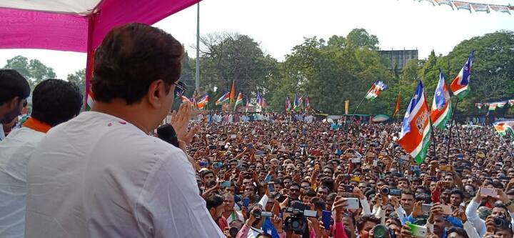राज ठाकरेंच्या विदर्भ दौऱ्याला मोठा प्रतिसाद मिळत आहे. ठिकठिकाणी त्यांच्या स्वागतासाठी कार्यकर्ते गर्दी करत आहेत.
