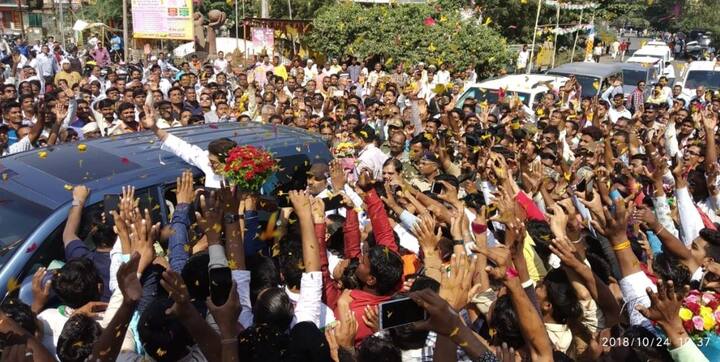 यावेळी लवकरच आपण यवतमाळमध्ये जाहीर सभा घेणार असल्याचं राज ठाकरेंनी जाहीर केलं.