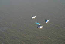 शिवस्मारकाच्या पायाभरणीला जाणारी अपघातग्रस्त स्पीडबोट