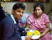 CCTV : मुंबईत शिवसैनिकांची गुंडगिरी, तरुणाला बेदम मारहाण