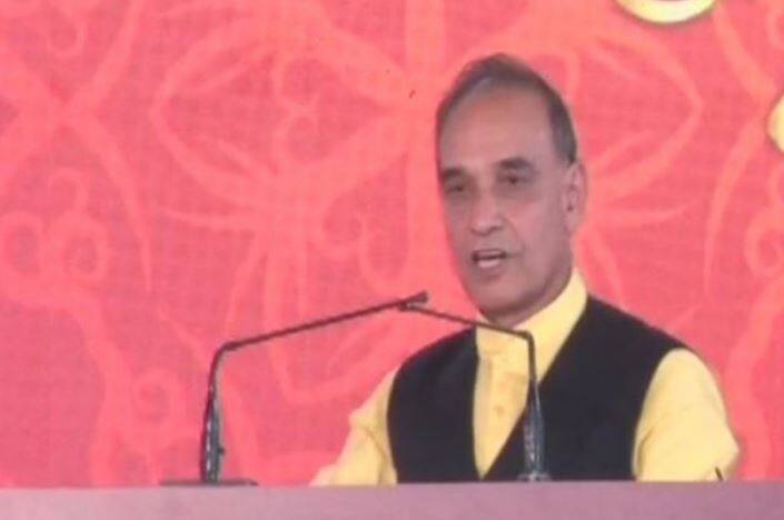 satyapal singh dream in india where president and pm takes oath on vedas वेद हाती घेऊन राष्ट्रपती, पंतप्रधानांनी पदाची शपथ घ्यावी : सत्यपाल सिंह
