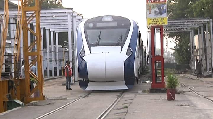 भारतीय रेल्वेचा चेहरा मोहरा बदलून टाकण्यासाठी मागील काही वर्षात प्रयत्न सुरू झाले. त्याची परिणीती म्हणजे 'ट्रेन 18', जी बनवून पूर्ण झाल्याने 29 तारखेला तिचे फ्लॅग ऑफ केले जाणार आहे. 