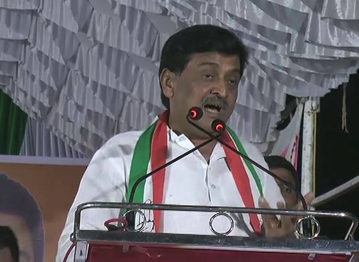 जलयुक्त शिवार नाही तर झोलयुक्त शिवार, अशोक चव्हाण यांचे टीकास्त्र Big fraud in Jalyukt Shivar, Ashok chavhan says जलयुक्त शिवार नाही तर झोलयुक्त शिवार, अशोक चव्हाण यांचे टीकास्त्र