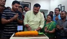 मुख्यमंत्र्यांविरोधात मनसेचं हटके आंदोलन, गाजराचा केक कापला