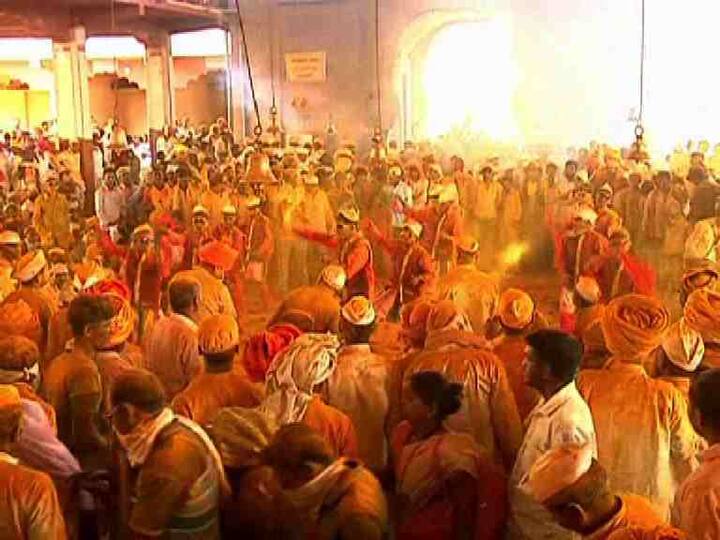  जवळपास पाच लाखांहून अधिक भाविक या यात्रेला आल्याचा अंदाज आहे. 