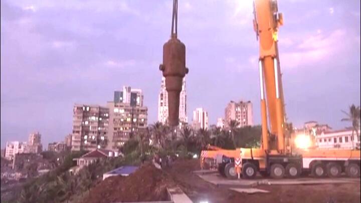 राज्यपाल विद्यासागर राव यांनी आज संध्याकाळी, क्रेनच्या मदतीने तोफा उचलण्याच्या कामाची प्रत्यक्ष पाहणी करून त्यांचे परिरक्षण करण्याची सूचना केली आहे. 