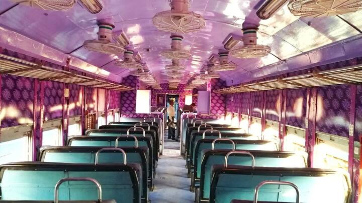 ‘उत्कृष्ट रेक’ प्रकल्पांतर्गत मध्य रेल्वेच्या पुणे विभागाने प्रगती एक्स्प्रेसच्या अंतर्गत बदल केले आहेत. 