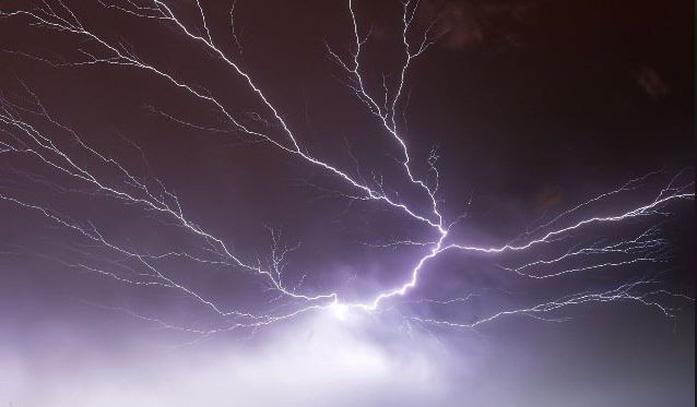 two different incidents 3 people deaths due to Lightning in Pune पुण्यात दोन वेगवेगळ्या घटनांमध्ये वीज पडून तिघांचा मृत्यू