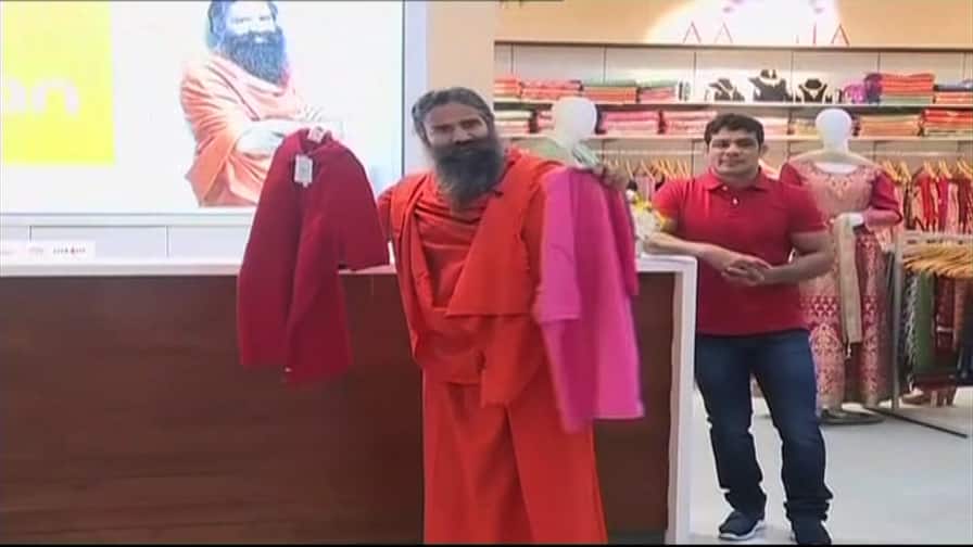 पतंजलीची आता कापड उद्योगातही उडी, दिल्लीत पहिल्या शोरुमचं उद्घाटन patanjali launched its apparel brand named as Patanjali Paridhan in Delhi latest updates पतंजलीची आता कापड उद्योगातही उडी, दिल्लीत पहिल्या शोरुमचं उद्घाटन