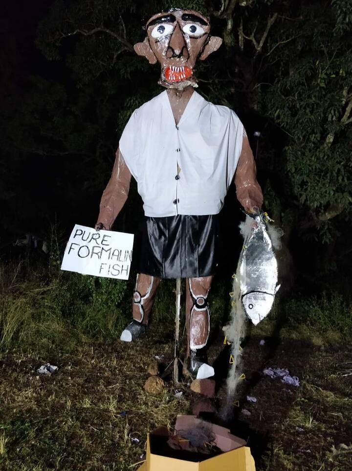  गोव्यात दीपावलीमध्ये नरकासूर दहन हा महत्वाचा घटक आहे. देशात दसऱ्याला रावणाचे दहन केले जाते गोव्यात मात्र नरक चतुर्दशी दिवशी नरकासुराचे दहन करून दीपावली साजरी केली जाते. 