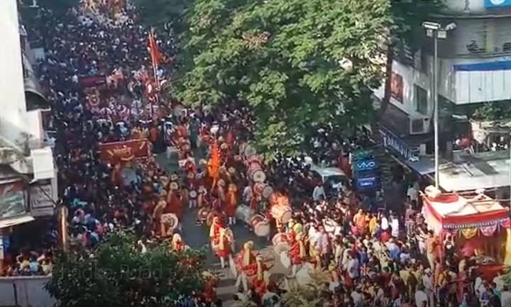 दिवाळी पहाट, गुढीपाडवा या दिवशी तरुणाईची मोठी गर्दी फडके रोडवर उसळते.