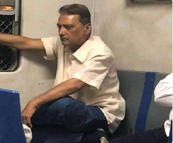 Picture of Indian coach Ravi Shastri's lookalike is a hit meme on social media लोकलमधील 'रवी शास्त्री' यांचा हा फोटो पाहिलात का?