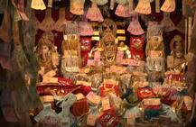 रतलामच्या महालक्ष्मी मंदिराची पैसे, मौल्यवान दागिन्यांनी सजावट