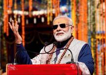 मोदींचं \'ते\' जॅकेट सोलापूरच्या कापड व्यावसायिकाकडून भेट