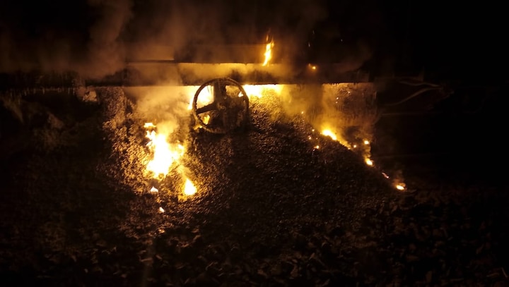 Two goods train wagon catches fire between Vangaon-Dahanu, Western Railway service disrupted डहाणूत मालगाडीच्या दोन डब्ब्यांना आग, पश्चिम रेल्वेवरील वाहतूक विस्कळीत