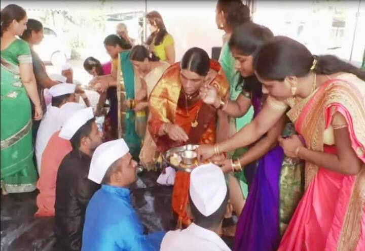 सकाळी ओवाळणीचा कार्यक्रम पार पडला की दिवसभर गप्पा गोष्टी, फोटोसेशन आणि सोबतीला फराळाचे पदार्थ असा एक उत्तम दिवस पार पडतो. 