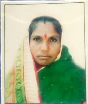 भाऊबीजेला जाताना महिलेचा बसखाली चिरडून मृत्यू The woman's body crushed and died while going to Bhaubeej भाऊबीजेला जाताना महिलेचा बसखाली चिरडून मृत्यू