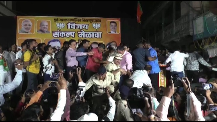 BJP President Raosaheb Danve tour of Jalgaon and Dhule, BJP workers violence दानवेंच्या जळगाव, धुळे दौऱ्यात भाजप कार्यकर्त्यांचाच राडा