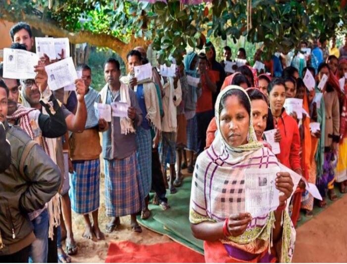 Chhattisgarh Election 2018 : 18-seats chhattisgarh vidhan sabha polling voting Chhattisgarh Election 2018: पहिल्या टप्प्यात 70 टक्के मतदान