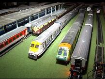 मुंबईतील रेल्वे प्रेमीने 40 वर्षात बनवले ट्रेन्सचे 250 मॉडेल्स