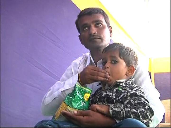 संपूर्ण विदर्भातून शेकडो बालक तुरुंगात असलेल्या आपल्या वडिलांना भेटण्यासाठी मध्यवर्ती कारागृहात पोहोचले होते.