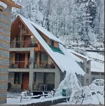 हिमाचल प्रदेशमध्ये जोरदार बर्फवृष्टी