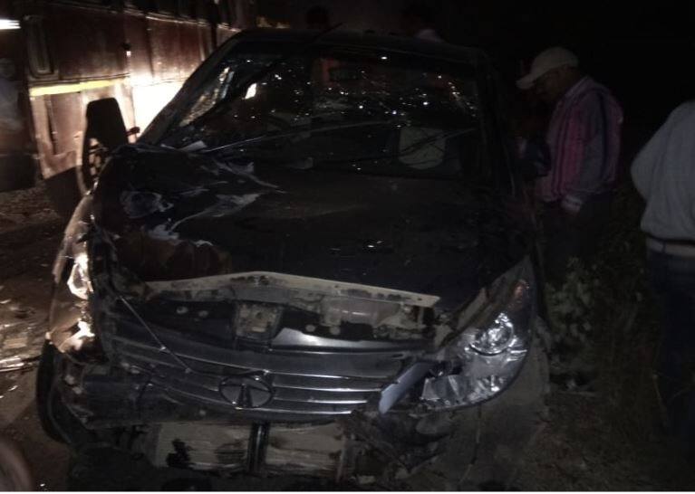 Man dies while saving nylghau in Jalgaon, three cars met with accident नीलगायीला वाचवण्याच्या नादात अपघात, तरुणाचा मृत्यू
