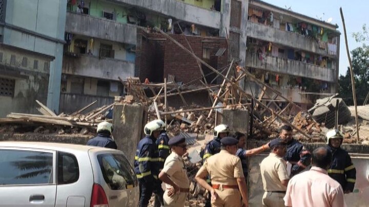 vikhroli cultural arts center collapse, 3 injured विक्रोळीतल्या सांस्कृतिक कला भवनाचा भाग कोसळला, 3 जखमी