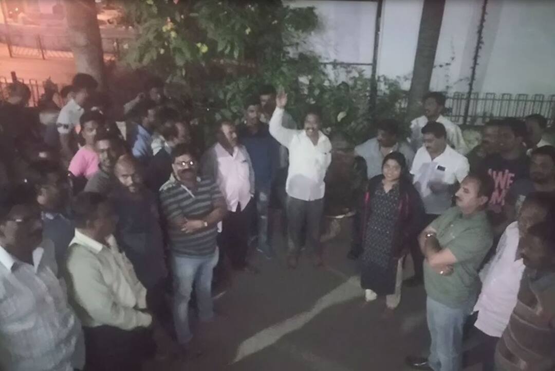  Sangli municipal commissioner felicitates tribute सांगली महापालिका आयुक्तांना जिवंतपणी श्रद्धांजली