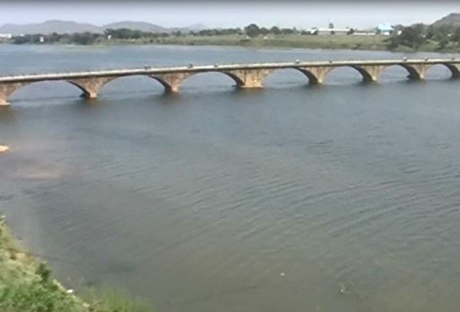 Girlfriend Boyfriend commits suicide by jumping in river in Bhandara ओढणीने हातात हात बांधले, नदीत उडी घेऊन प्रेमी युगुलाची आत्महत्या