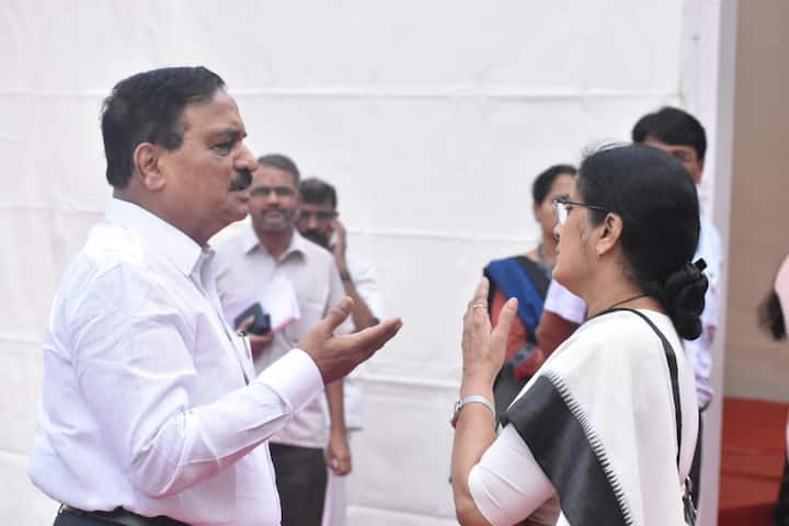 या संपाविषयी आमदार विद्या चव्हाण यांनी रावतेंना धारेवर धरलं. या संपामुळे सामान्यांचे नव्हे तर आमदारांचेही हाल होत असल्याचं चव्हाणांनी रावतेंना सांगितलं.