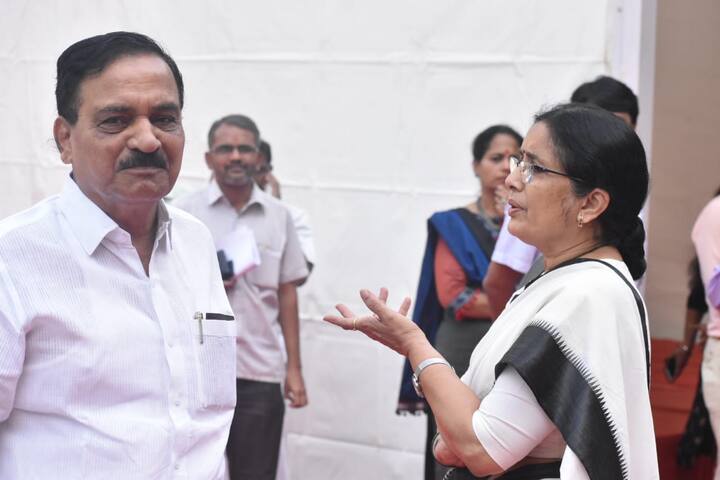 यावर रावतेंनी त्यांच्या नेहमीच्या शैलीत चिडून कोण ओला-उबर? कोणी दिली त्यांना परवानगी असा उलट प्रश्न विचारला. तसंच दळणवळणासाठी लोकल, बस, मेट्रोचे असे इतर पर्याय आहेत, असंही दिवाकर रावते यांनी स्पष्ट केलं.