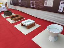 नाशिकमध्ये भरलंय शौचालय प्रदर्शन