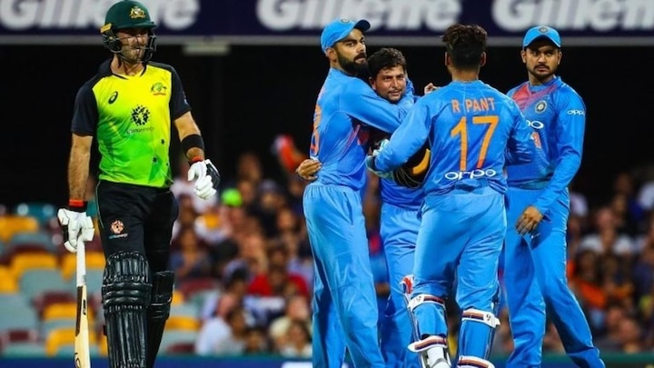 IND vs AUS: india won the toss and choose to field IND vs AUS: टॉस जिंकून भारताचं प्रथम क्षेत्ररक्षण