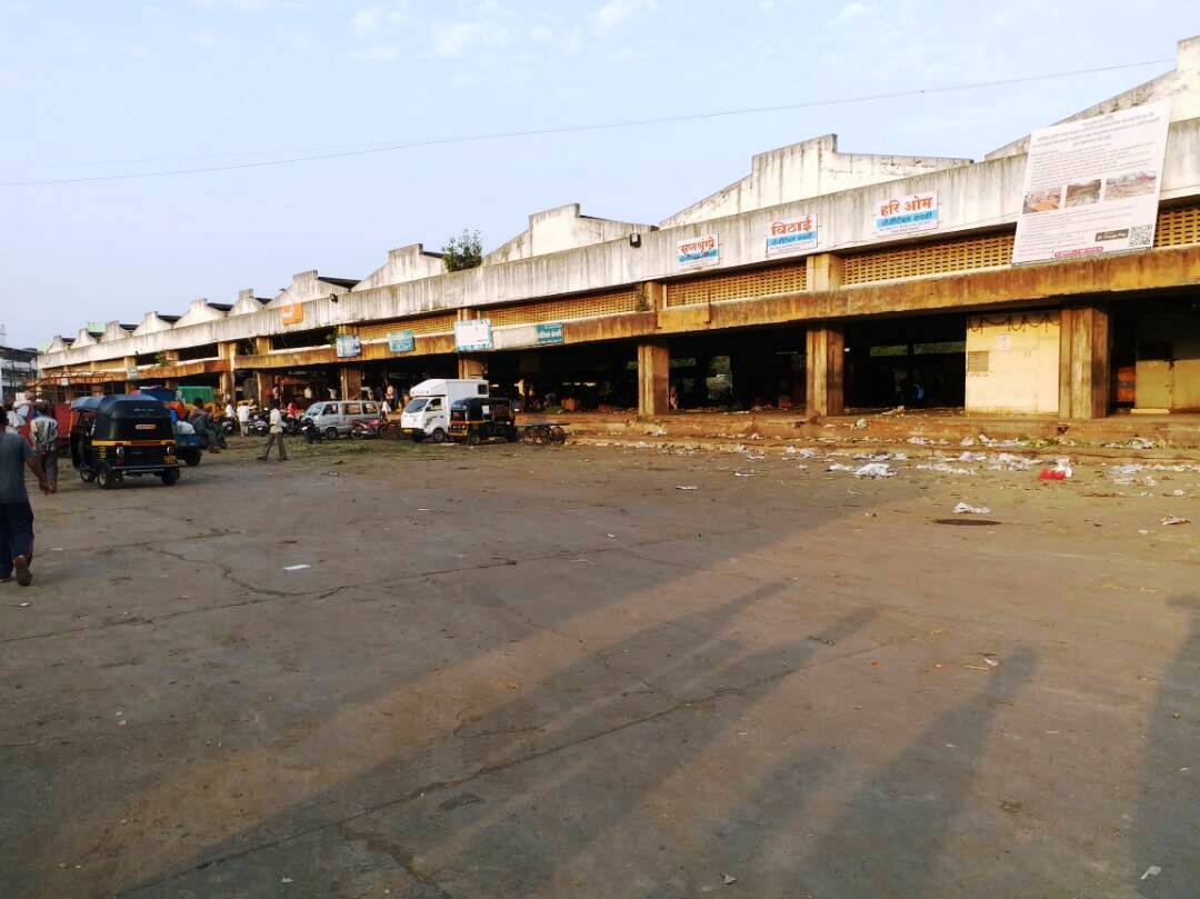 Mathadi workers in Maharashtra to join trader's bandh today माथाडी कायदा वाचवण्यासाठी राज्यभरातल्या बाजार समित्या बंद