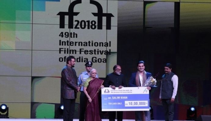 IFFI 2018 : Donboss is Best film in festival, Salim Khan honored with special award 'इफ्फी'त 'डॉनबास' सर्वोत्तम चित्रपट, सलीम खान विशेष पुरस्काराने सन्मानित