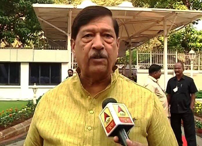 लोकसभेला उमेदवारी देताना पार्थ पवारांची किंमत कळली नव्हती का? : गिरीश बापट BJP mp girish bapat on sharad pawars statement of parth pawar लोकसभेला उमेदवारी देताना पार्थ पवारांची किंमत कळली नव्हती का? : गिरीश बापट