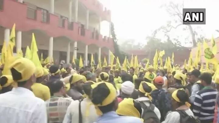 शेतकरी आज रामलीला मैदान ते संसद भवन असा लाँग मार्च काढणार आहेत. 