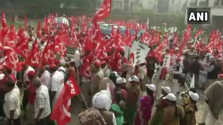 या आंदोलनासाठी देशभरातील हजारो शेतकरी दिल्लीत दाखल झाले आहेत. 