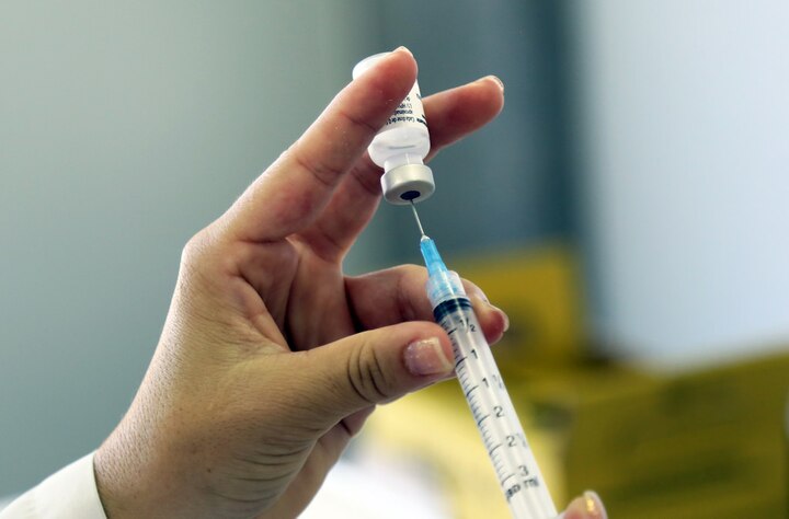 Russia likely to approve coronavirus vaccine by August 10 latest update Coronavirus Vaccine | 10 ऑगस्टपर्यंत कोरोनाची लस उपलब्ध होणार, रशियाचा दावा