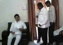 चारा नसेल तर जनावरं पाहुण्यांच्या घरी नेऊन सोडा : राम शिंदे