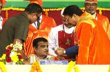 राष्ट्रगीत सुरु असताना नितीन गडकरींना भोवळ