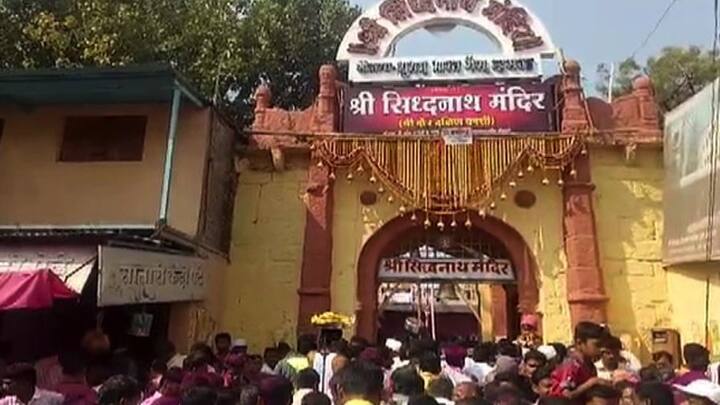 सातारा जिल्ह्यातील म्हसवड गावच्या सिद्धनाथ यात्रेला आजपासून सुरुवात झाली आहे.