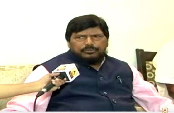 माझी प्रगती काही जणांना पाहवत नाही : रामदास आठवले Ramdas Athvale reaction after attack in Ambarnath माझी प्रगती काही जणांना पाहवत नाही : रामदास आठवले